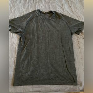 Lululemon Mens large tee
